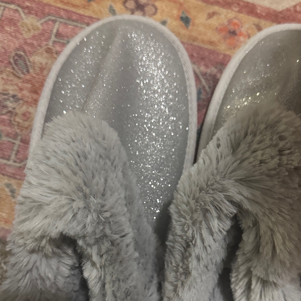 Women's Gray Sparkle Fuzzy Slip-On Slippers - Picture 2 of 4